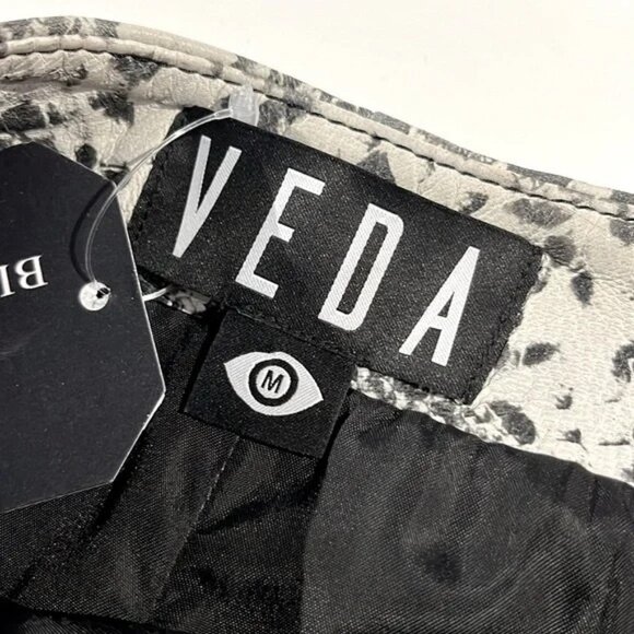 VEDA Grey Snakeskin Leather Mini A-Line Skirt - Picture 6 of 7